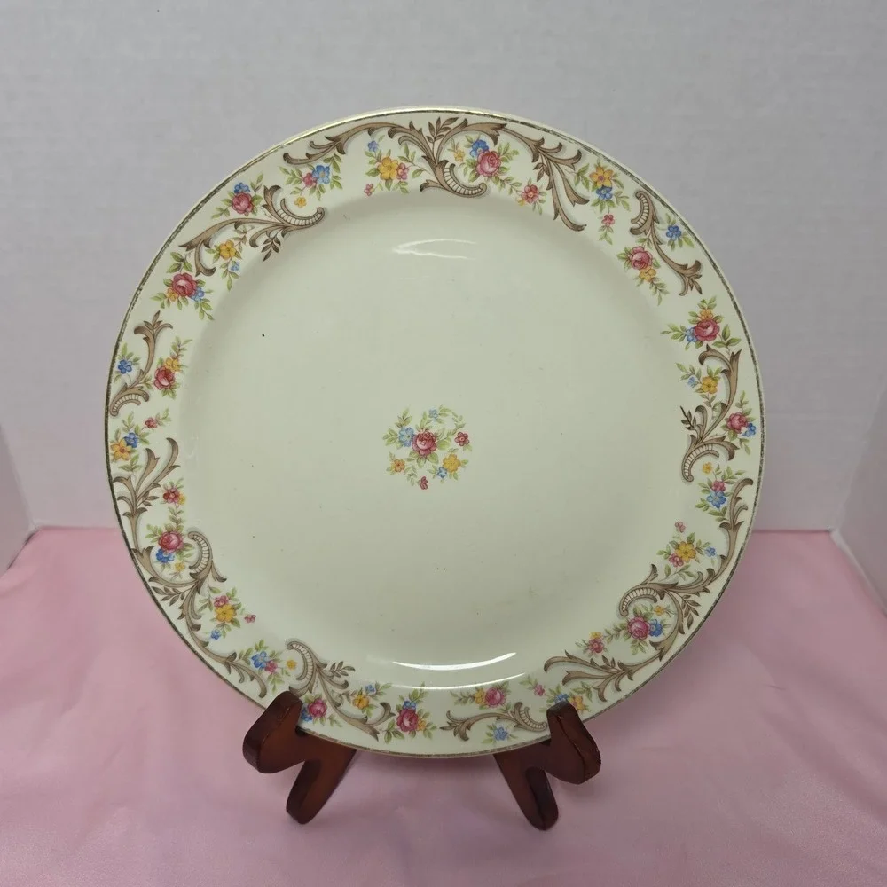 Taylor Smith Taylor Floral Dinner Plate 8.5
